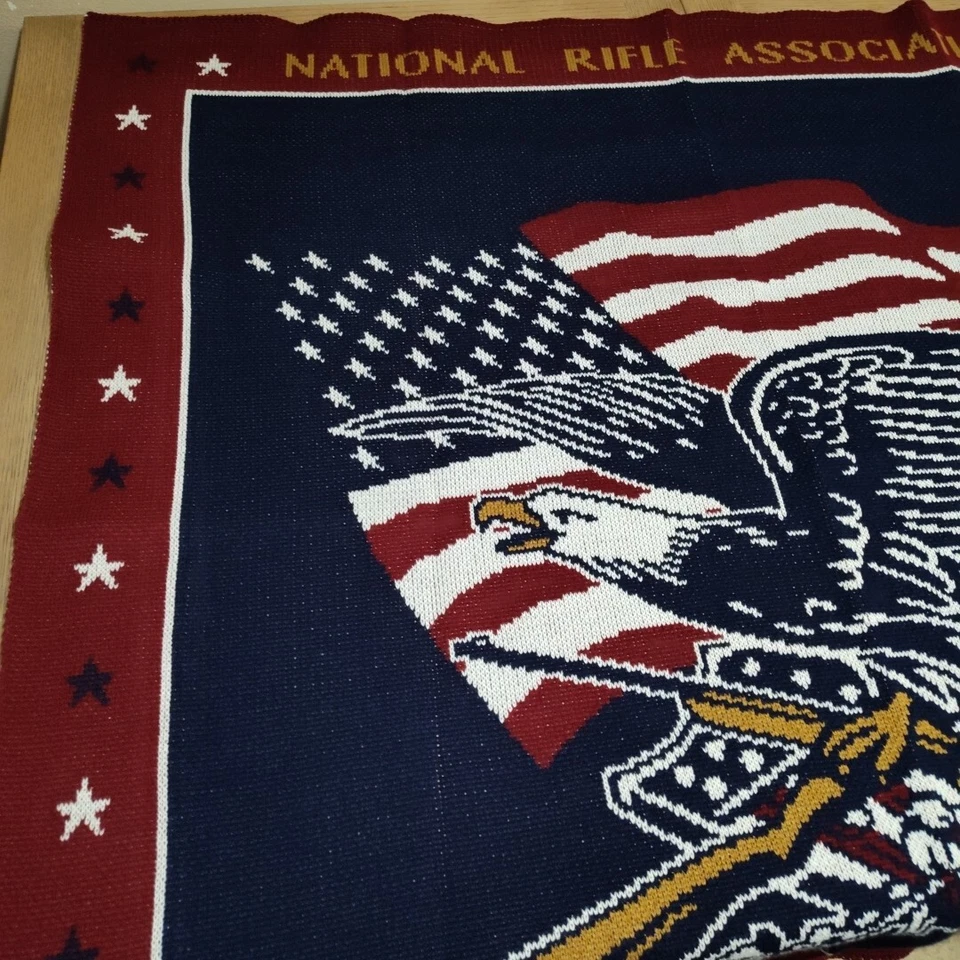 Manta grande de la Asociación Nacional del Rifle de la NRA tejida 45" por 45" Foto 2 de 4