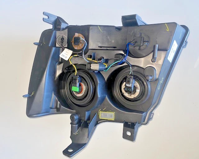 Faro lateral pasajero GM 2007-2014 original, pieza OEM NUEVA, número de pieza 15950808 Foto 2 de 4