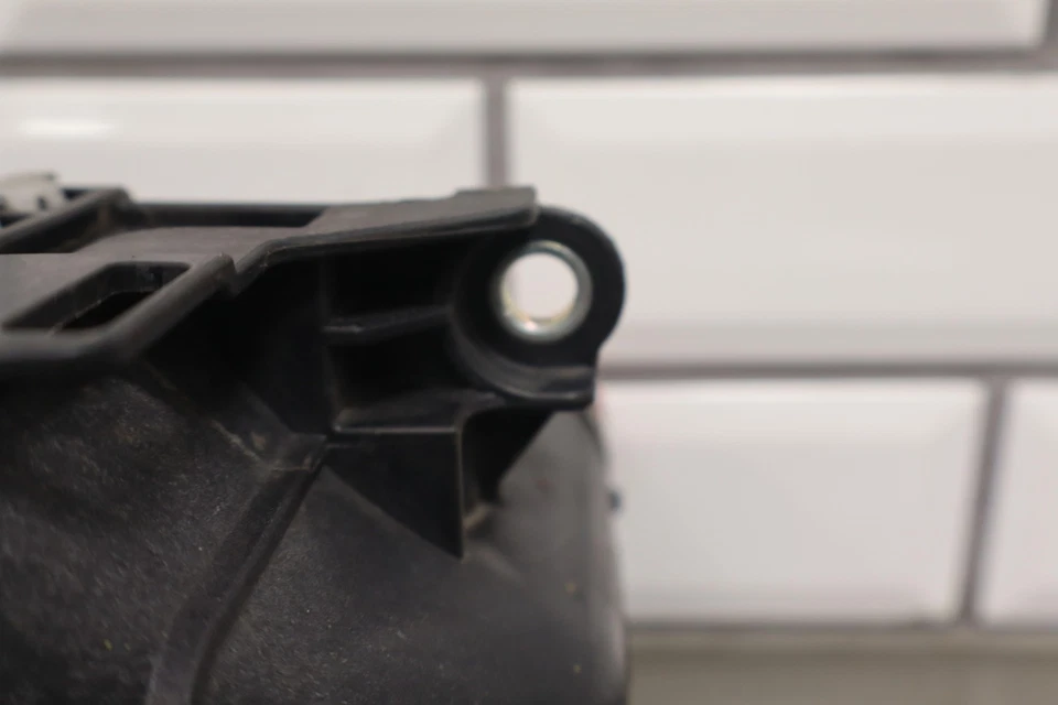 Intercooler Toyota GR Corolla 2023 montado en la parte delantera con tubería Foto 4 de 4