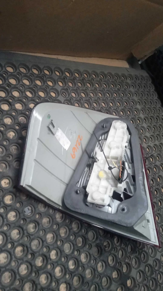 Conjunto de luz trasera superior derecha usado se adapta a: Mercedes-benz Mercedes clase gl 2008 Foto 2 de 4