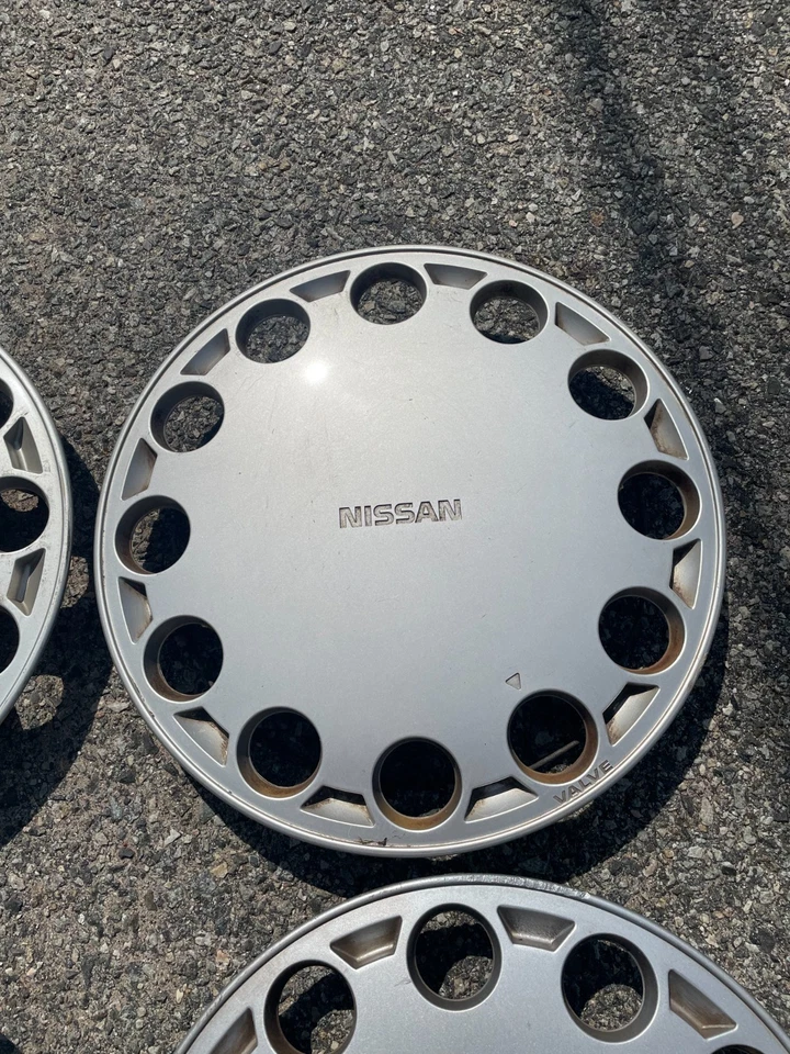 Genuine 1987 to 1990 Nissan Sentra Pulsar 13 inch hubcaps wheel covers - Image 4 of 4