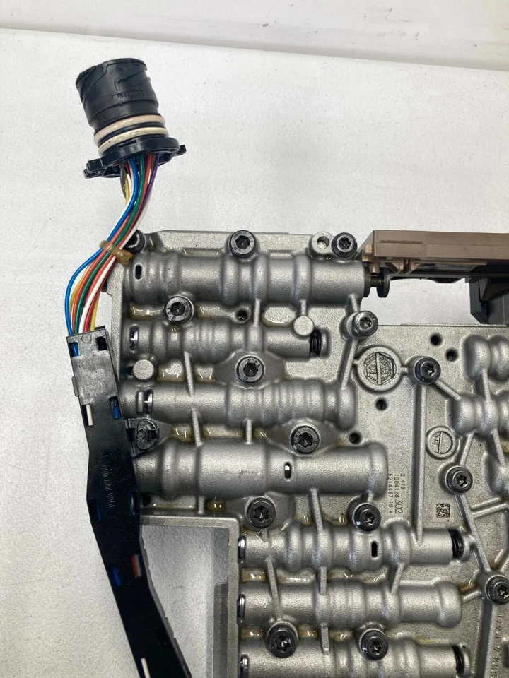 09 Audi A4 Premium Plus AWD Cuerpo de válvula de control de transmisión automática OEM Bosch 102K Foto 3 de 4