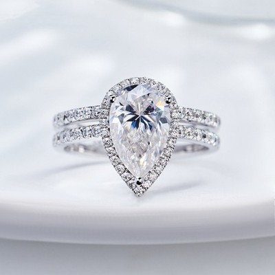 2.50 Ct Pear Cut White Diamond Solitaire Ring-Great Luster !