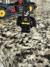 2012 LEGO DC Supe Heroes #6864 - Batmobile and Batman Minifigure