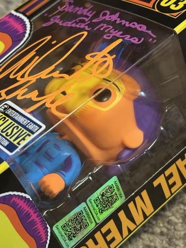 Funko: Michael Myers #03 Black Light ~ Nick Castle & Sandy Johnson Signed ~ GCOA - Picture 7 of 8