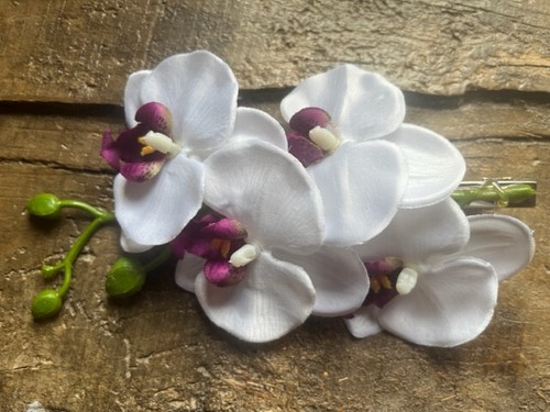 Barrette et broche orchidée Cambria - fleur artificielle en porcelaine froide - plante verte et violette - France