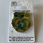 New Disney Earth Day 2011 Kermit the Frog Movable Globe Pin Le 4000 with Card