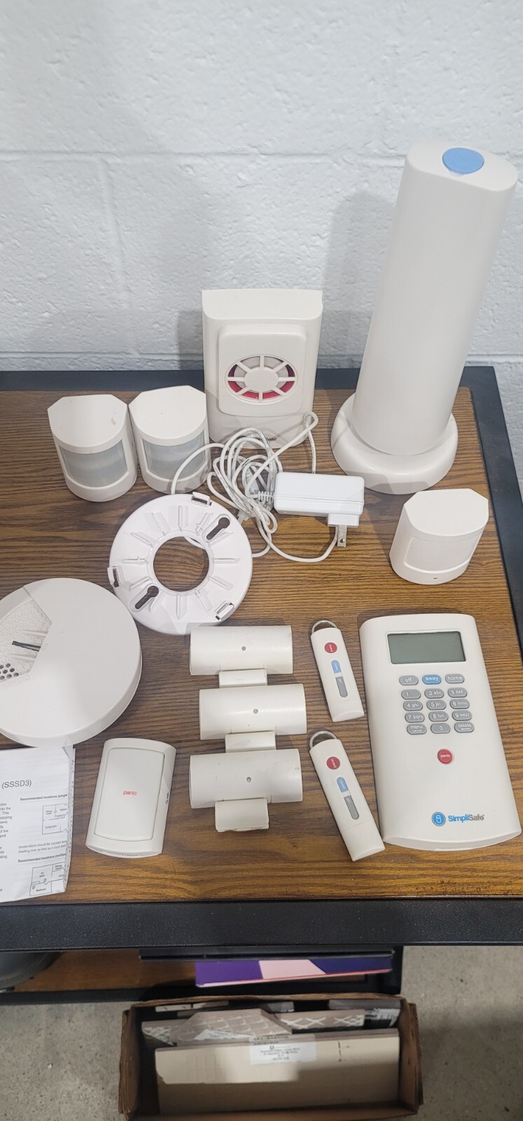 SimpliSafe Wireless 1st Generation  Home Security Alarm System Bundle