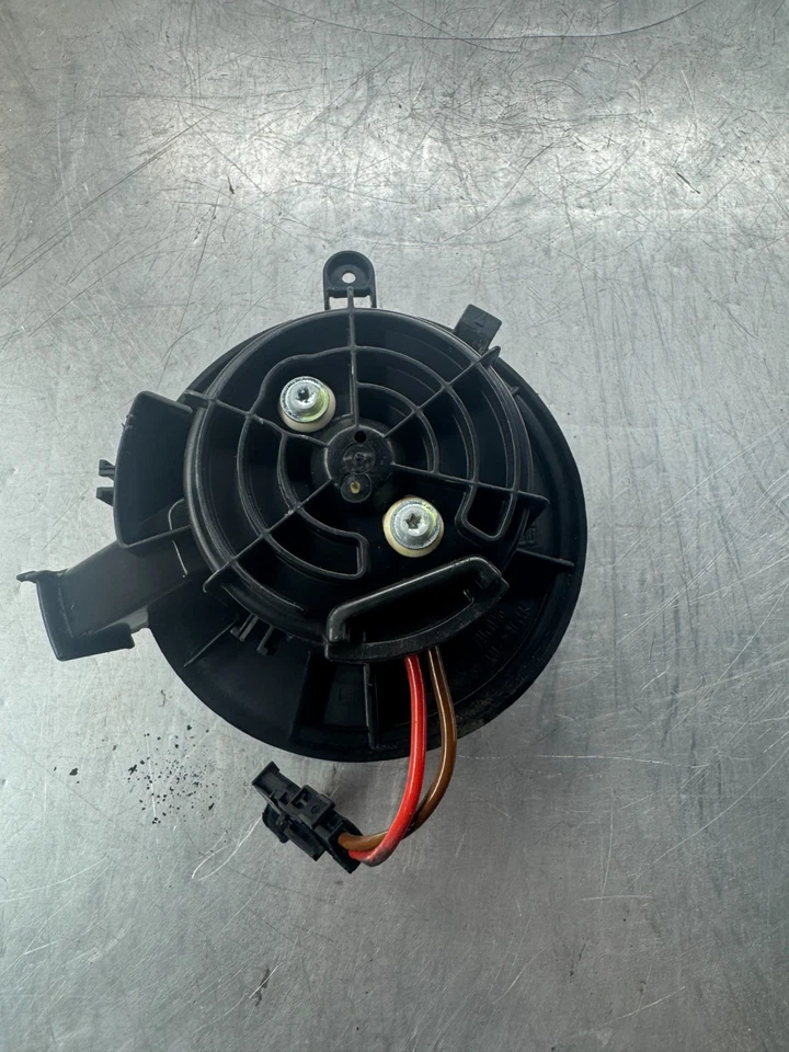 Вентилятор двигателя вентилятора отопителя и кондиционера купе Mercedes-Benz E550 2010-2011 годов выпуска от оригинального производителя V2419002 - Изображение 3 из 4