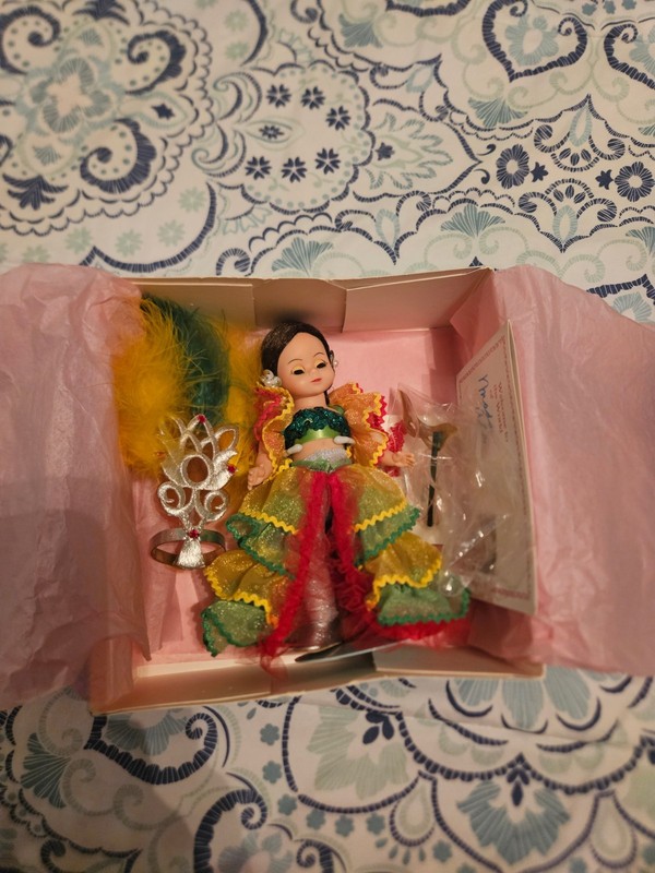 NEW in original box Madame Alexander 8-inch Brazil Carnival Doll