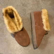 Men’s WILD WOOLIES Sheepskin Lined Suede Scuff Slippers, Size 11 EUC
