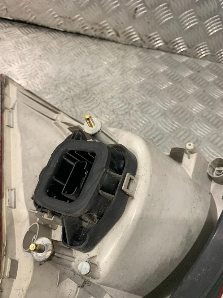 2004 VOLKSWAGEN GOLF MK5 ПАССАЖИРСКОЙ СТОРОНЕ ЗАДНИЙ ФОНАРЬ 1K6945095E #2 - Изображение 3 из 4