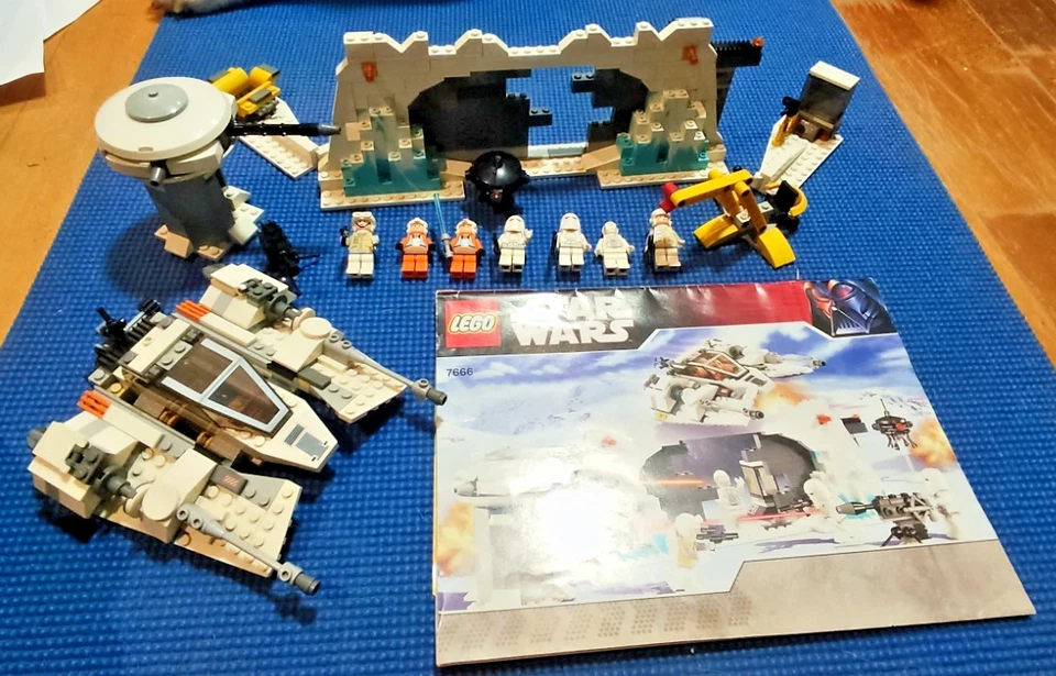 LEGO Star Wars 7666 Hoth Rebel Base, foto 1 de 5