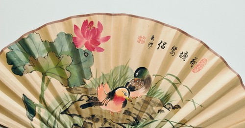 NEW 35" x 20" Oriental Asian Hand Painted Birds and Flower Wall Fan - Picture 3 of 14