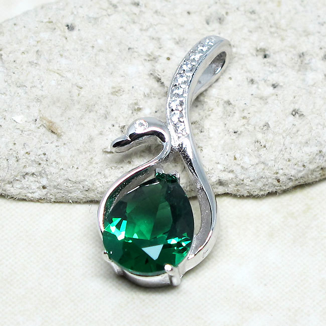 Charming 2 Carat Pear Cut Emerald Green 925 Sterling Silver Pendant