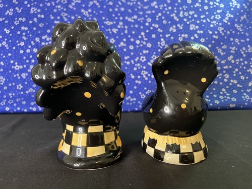 Rooster and Hen Salt and Pepper Shakers Set with Checkered Pattern - Picture 4 of 4