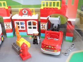 DISPLAY LEGO Duplo 10593 Fire Station, with working light, shop display,