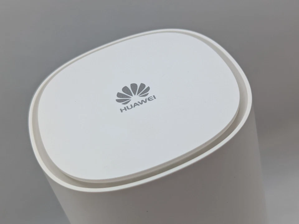 Huawei B528 B528s-23a wireless WiFi router 4G LTE SIM GigaCube white NO CABLE - Image 4 of 4
