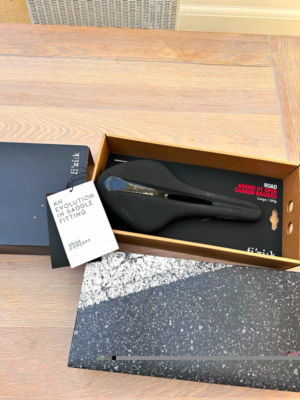 fi'zi:k Arione R1 Open Carbon Braided Cutaway Road Bike Saddle Black 205g