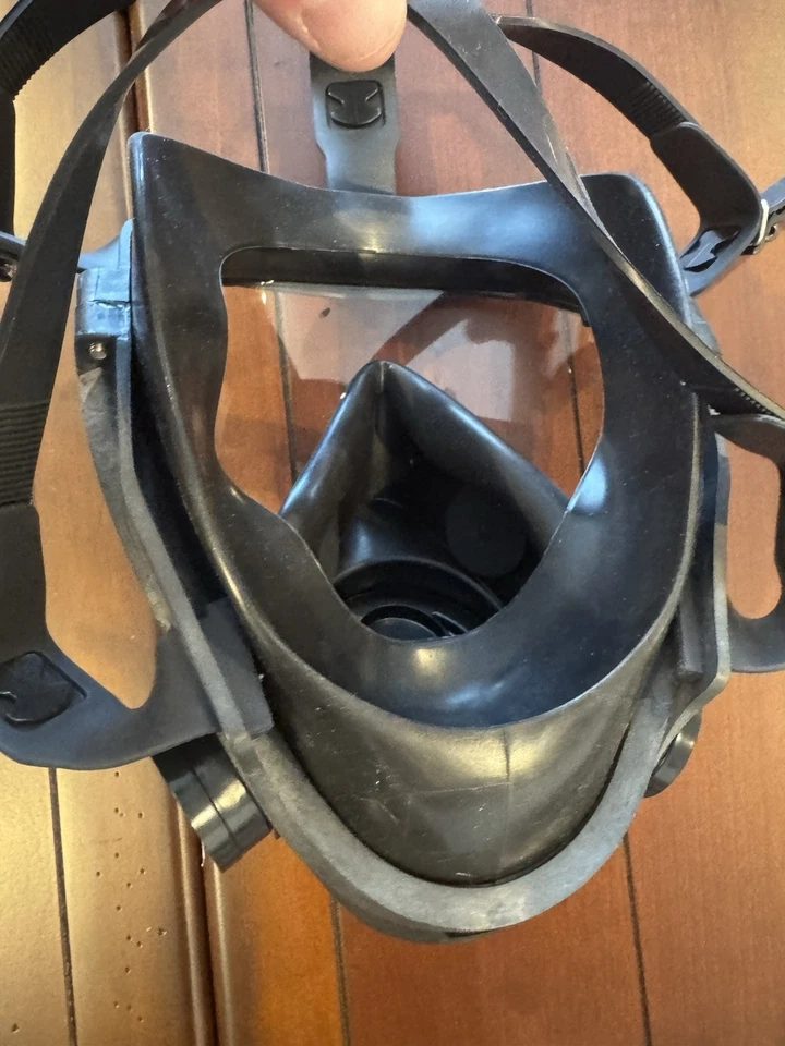 Sperian 7630 Survivair Opti-Fit Full Face Gas Mask Respirator  Medium - Image 4 of 4