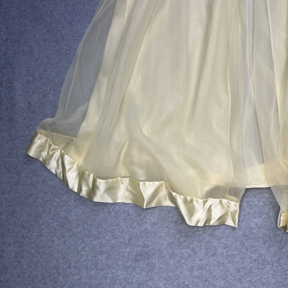 Vintage 1960s Pastel Yellow Chiffon Robe Short Puff Sleeves Nightgown Costume - Image 2 of 4