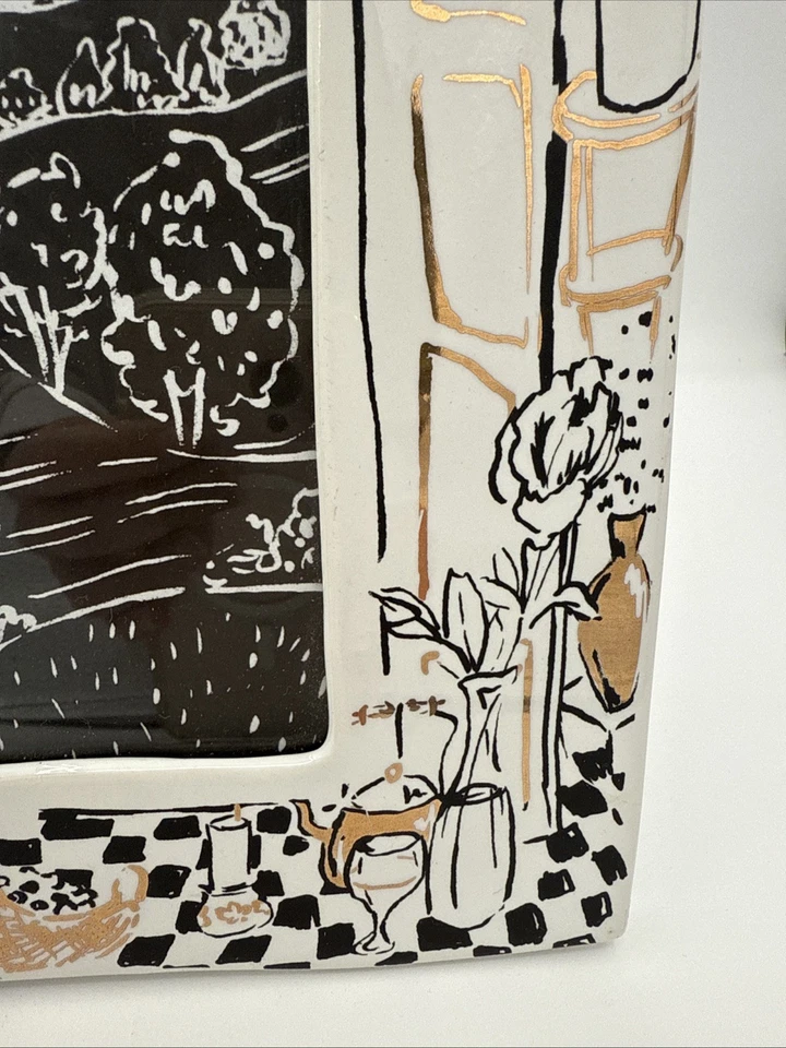 Marco de fotos Anthropologie vista ventana cerámica 4x6 país francés negro dorado Foto 2 de 4