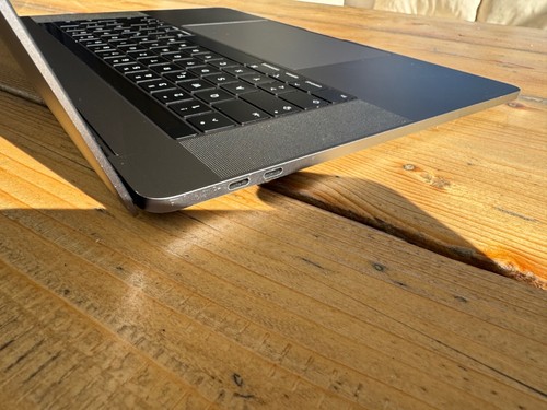 Apple MacBook Pro 15.4" (2019) - Excellent équipement - 32 Go RAM - SSD 1 To - Vega 20 - Photo 9/12