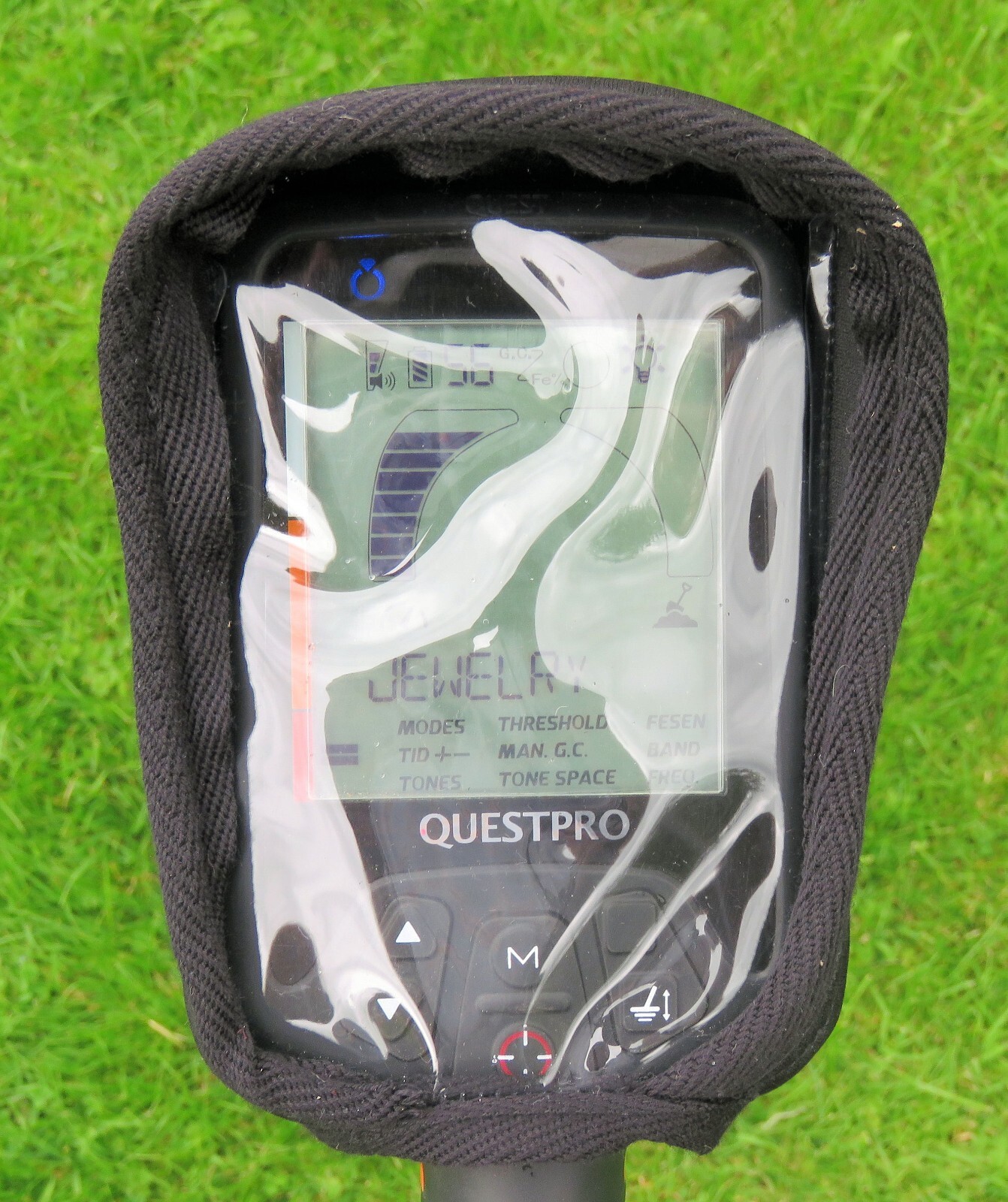 QUEST - METAL DETECTOR COVER - CONTROL BOX COVER WITH SUNSHADE