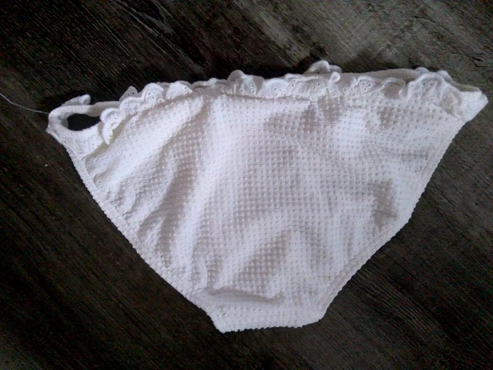 $75. Nuevo Juicy Couture Blanco Grande Bikini Traje de Baño Parte Inferior Ojales Encaje Foto 3 de 4