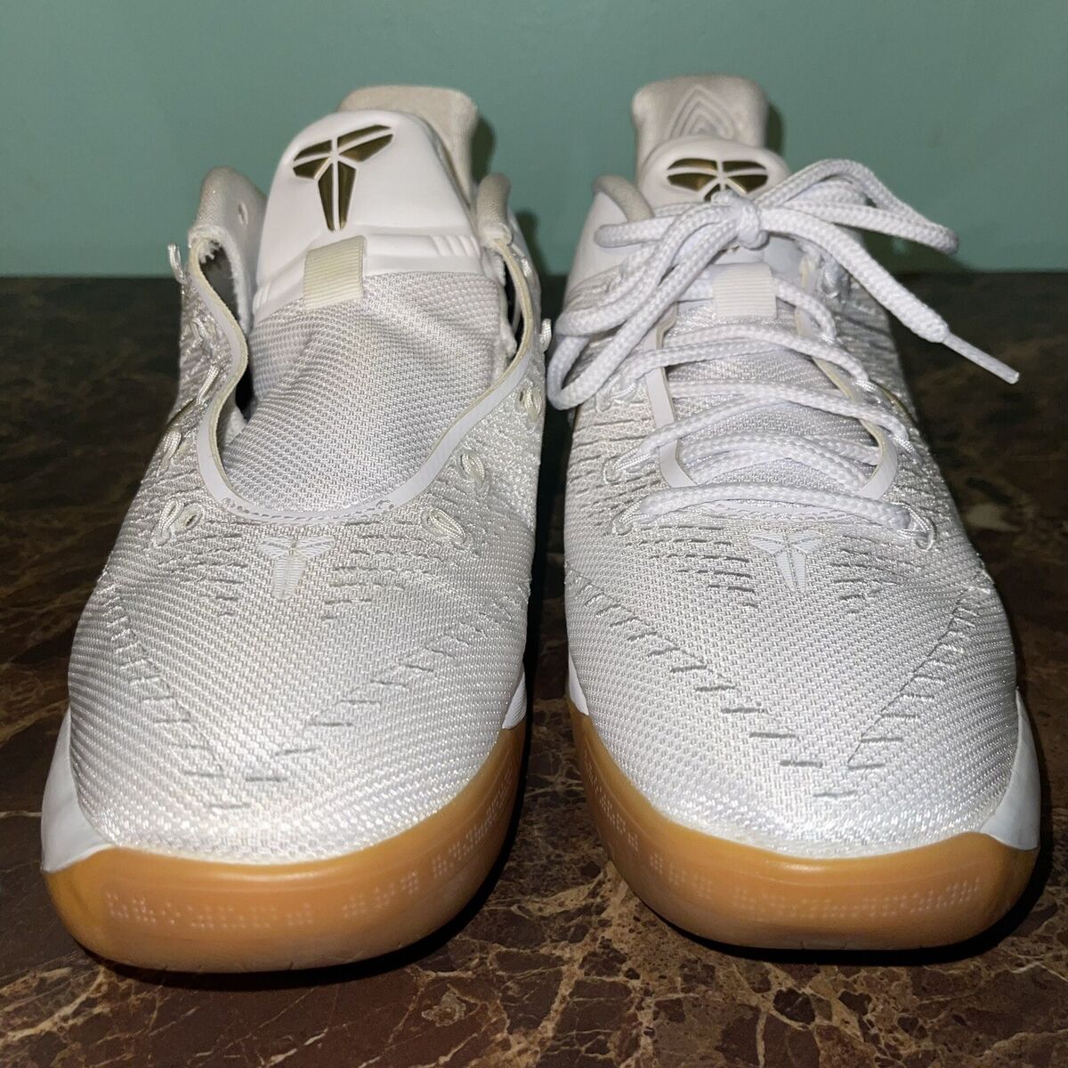 Size 10 - 852425-107 Nike Kobe A.D. White/Metallic Gold Big Size 10 - 852425-107 Nike Kobe A.D. White/Metallic Gold Big