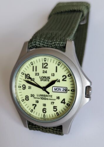 Reloj deportivo LORUS Lumibrite 100M para hombre VX33-068 - Imagen 1 de 7