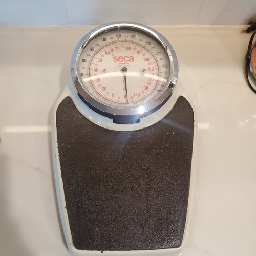Seca Made in Germany Mechanical Circular Display Scale320 lbs/150 kg