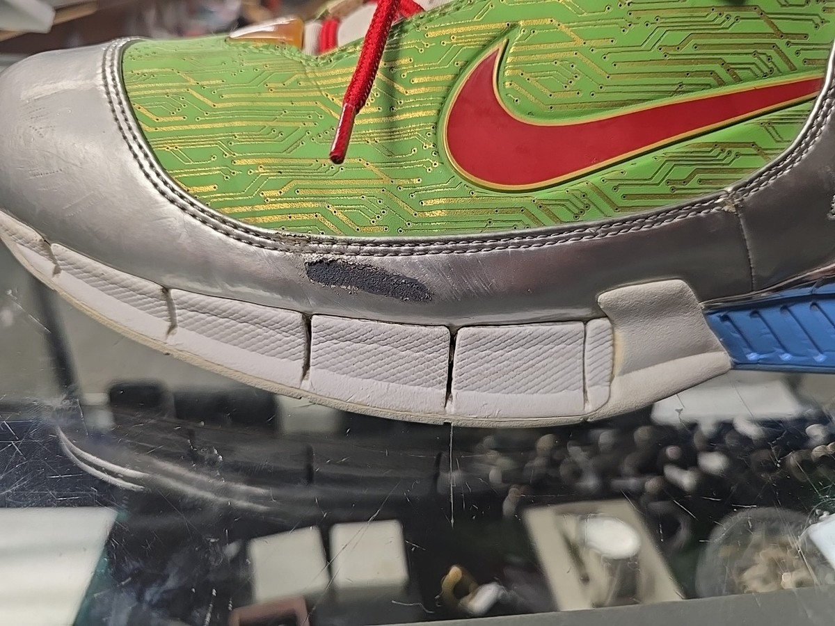 Size 13 - Nike OHSU x Air Huarache 2K5 Doernbecher for sale  display picture 3