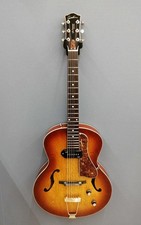 Godin 5th Avenue Kingpin P90 Archtop volle Akustikgitarre Bundabnutzung