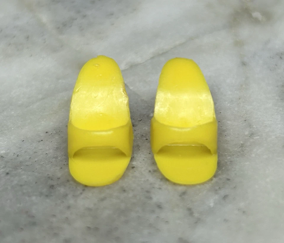 Zapatos de colección *Barbie*: Mules amarillos ~ Tacones altos Era Superstar Filipinas años 80 Foto 2 de 4