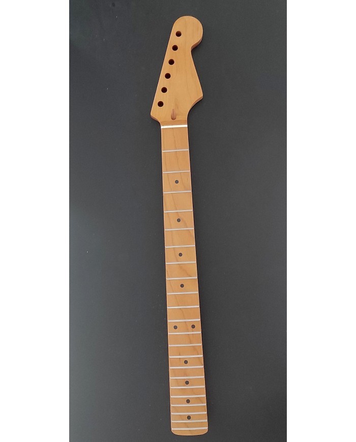 Manche Stratocaster verni mat érable torréfié pour réparer une guitare