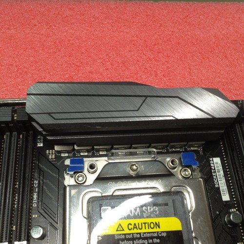 ASUS ROG Zenith Extreme - Scratches on coolers - Picture 3 of 7