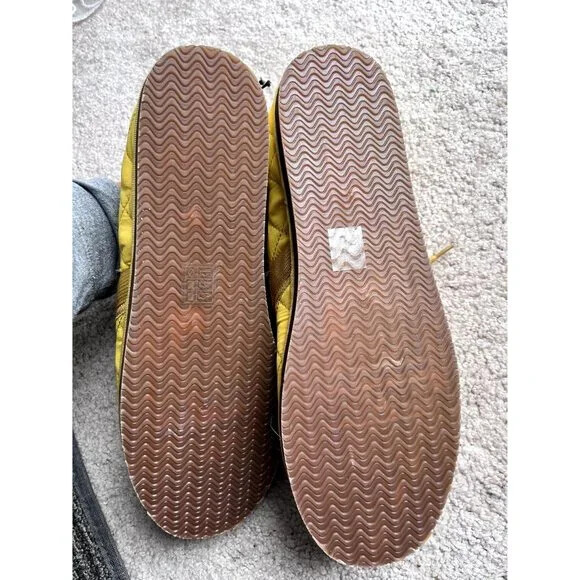 PANTOFOLA D’ORO Pantofole J Crew AA528 nuove con scatola da uomo taglia 9 trapuntate Chore in ricco oro giallo