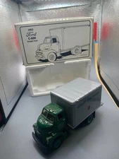 1/34th 1952 GMC Dry Goods Great Southern Straight Truck WITH BOX FIRST GEAR