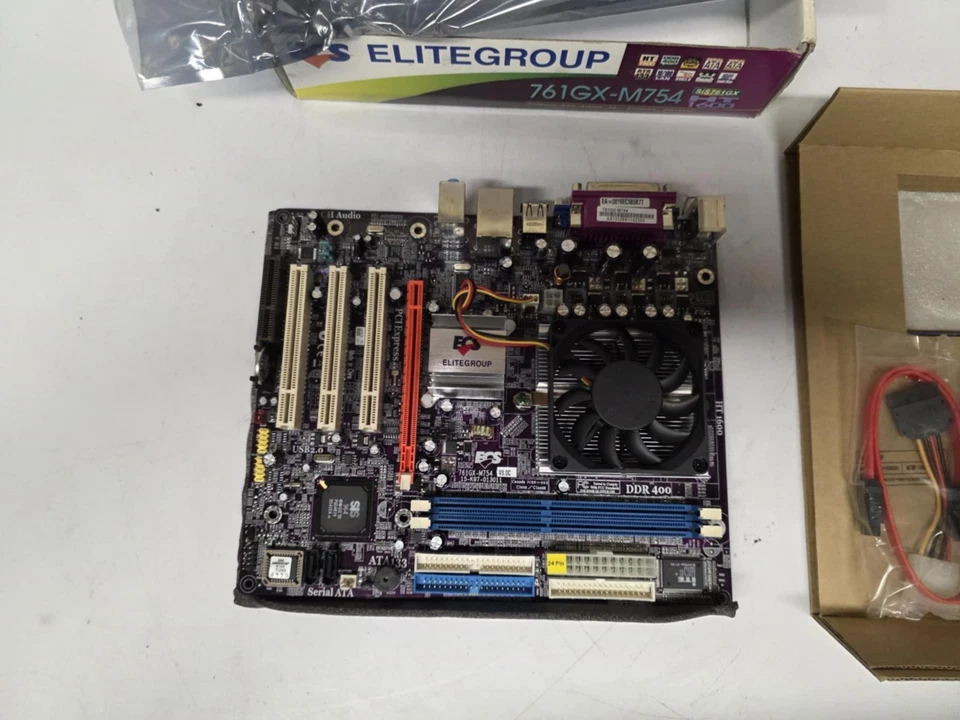 Placa madre EliteGroup 761GX-M754 Foto 2 de 4