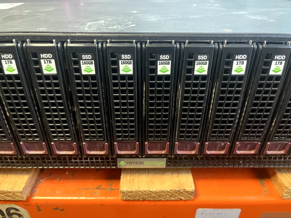 Nimble Server Storage CS400 ES1 16 Bay SAS SSD 12 x 1TB SAS 4 x 160GB SSD - Image 3 of 3