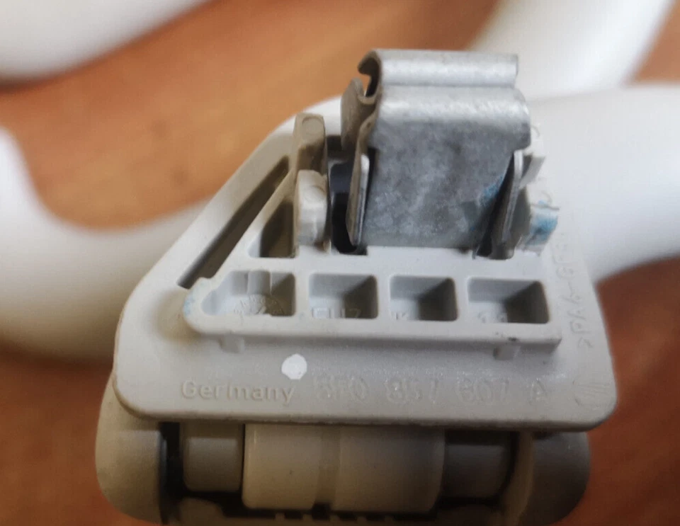 SEAT LEON MK3 FR 2015 INTERIOR ROOF GRAB HANDLES X3 5F0857607A - Image 3 of 3