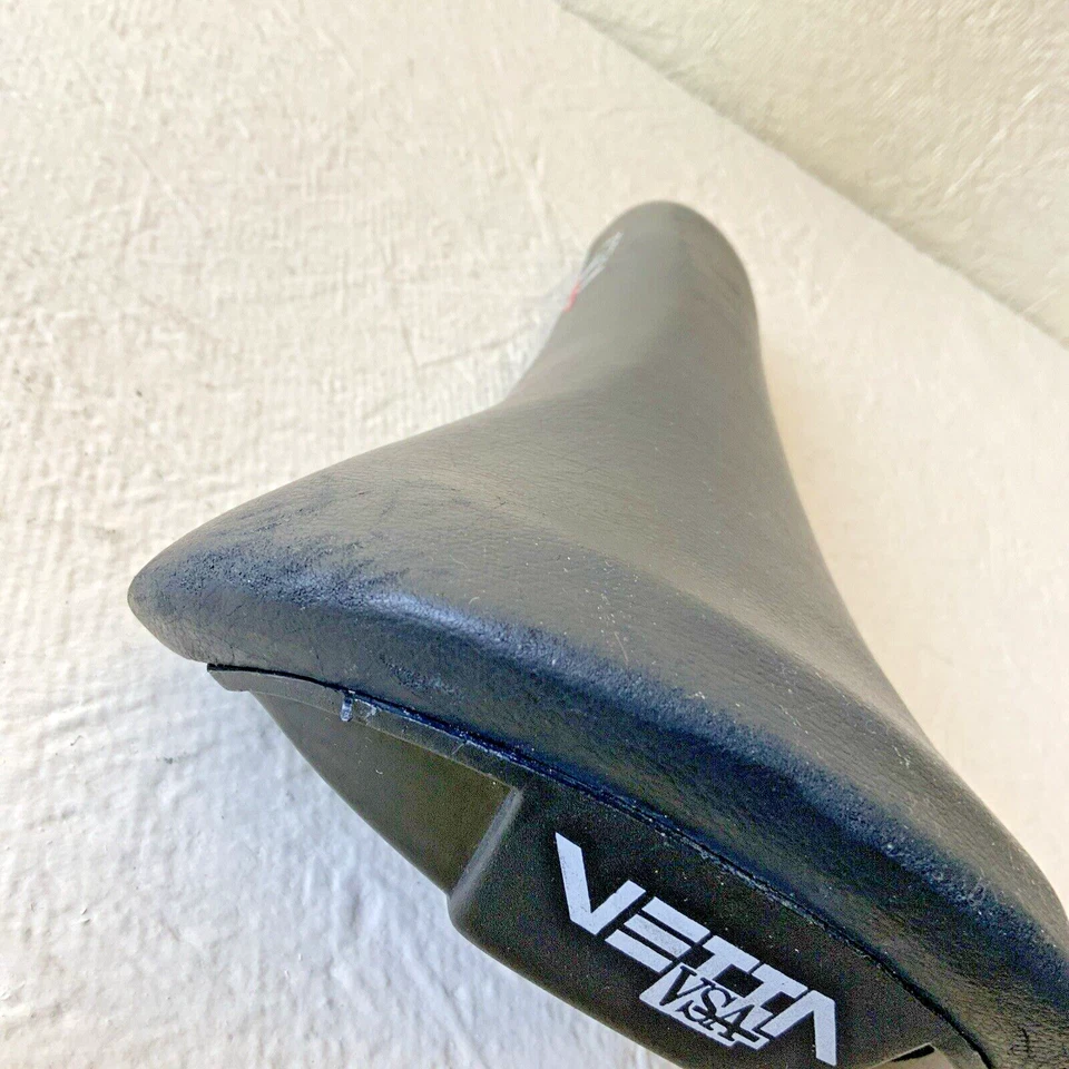 SILLÍN VETTA VSA 376 GRAMOS 143 MM X 270 MM NEGRO Foto 4 de 4