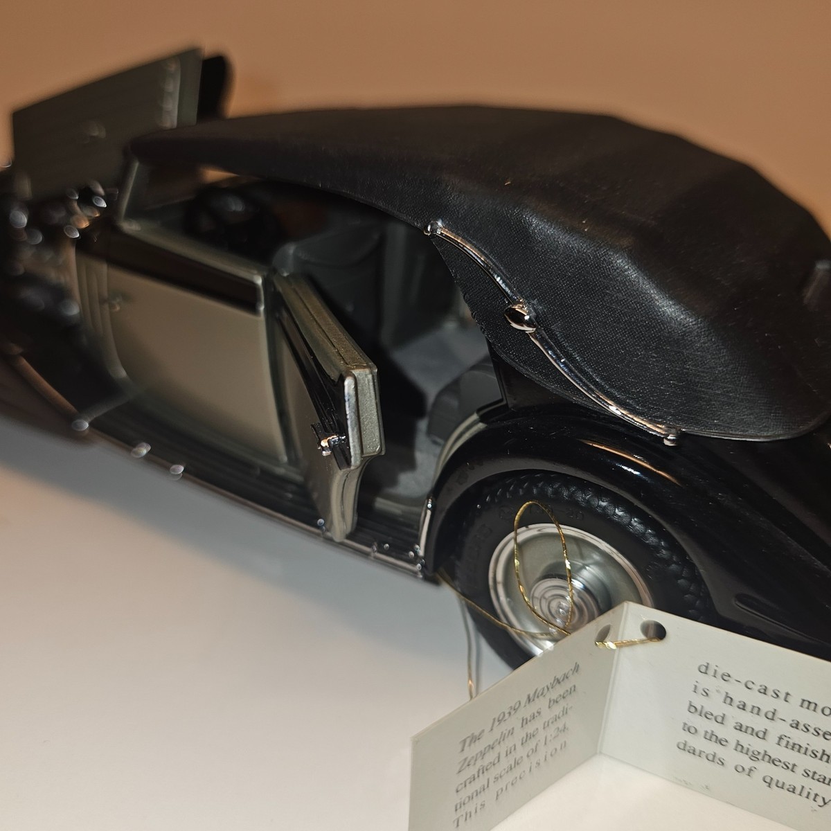 Franklin Mint 1939 Maybach Zepplin Touring Sedan Silver/Black 1:24