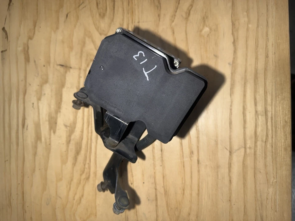 Nissan 350Z 2003-2008 ABS módulo de bomba de freno antibloqueo 47660EV01A OEM Foto 2 de 3