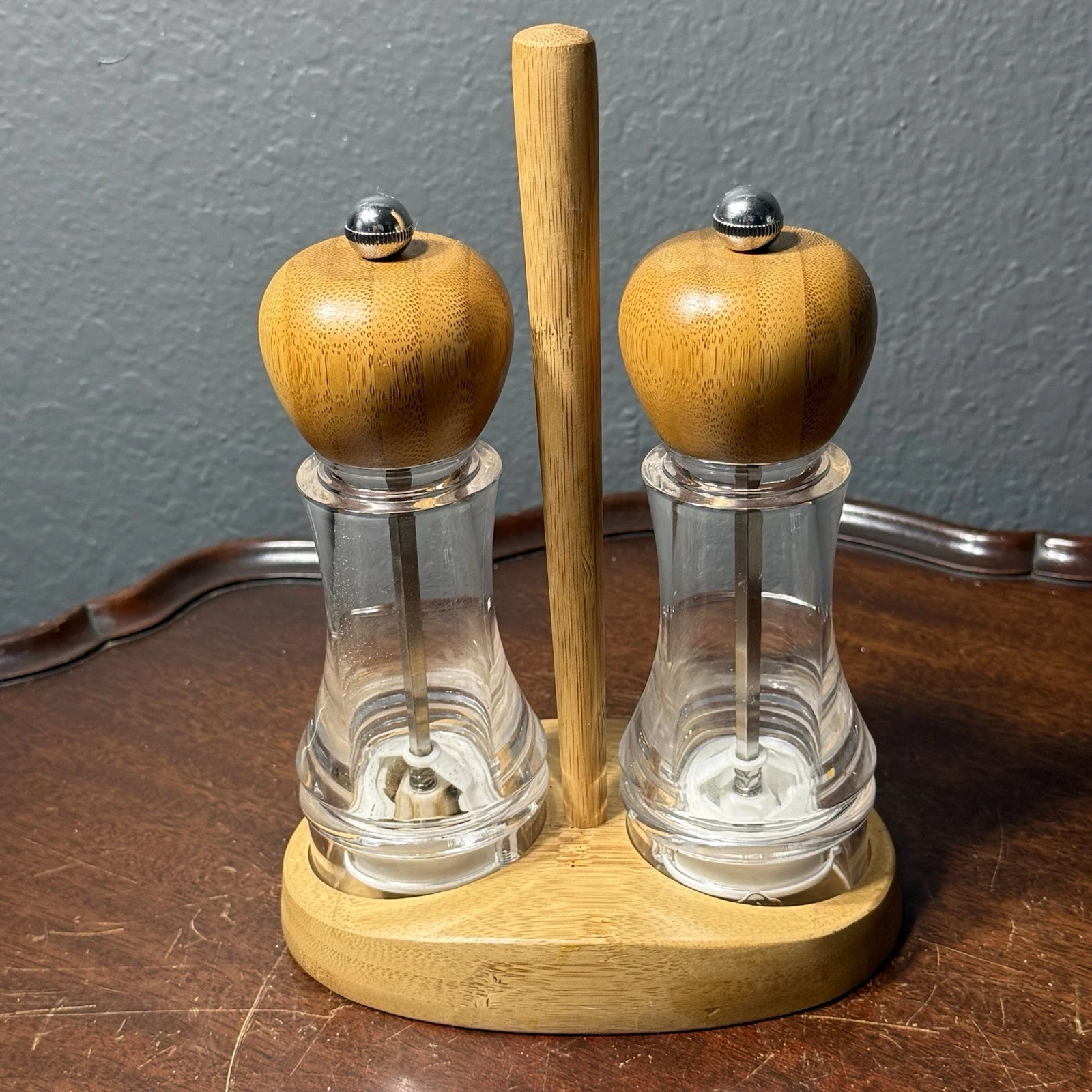 The Pampered Chef Salt & Pepper Mill Grinders With Bamboo Stand Set