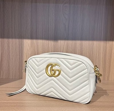 GUCCI ホワイト GGパターン ショルダーバッグ Authentic Gucci GG Marmont Small Camera Bag White Quilted Leather