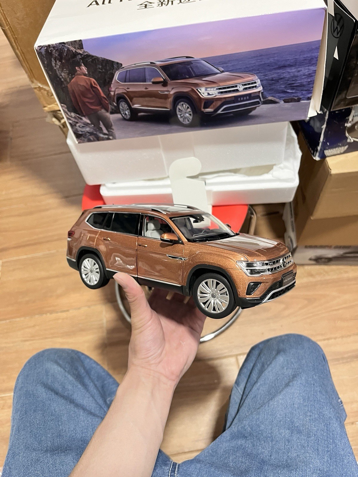 1:18 Scale 2021~2023 Volkswagen Atlas Teramont Earth Brown Diecast Model Car