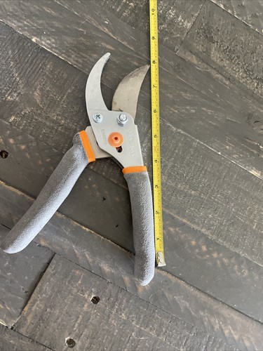 Fiskars RazorEdge Easy Action Tabletop Fabric 8 Inches Shears Scissors dc7 - Picture 3 of 3