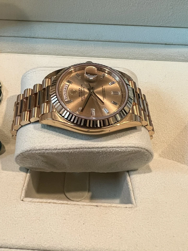 劳力士 Day-Date President 40 毫米 18K 金 228238 香槟钻石牡蛎 2025 — 第 3/4 张图片